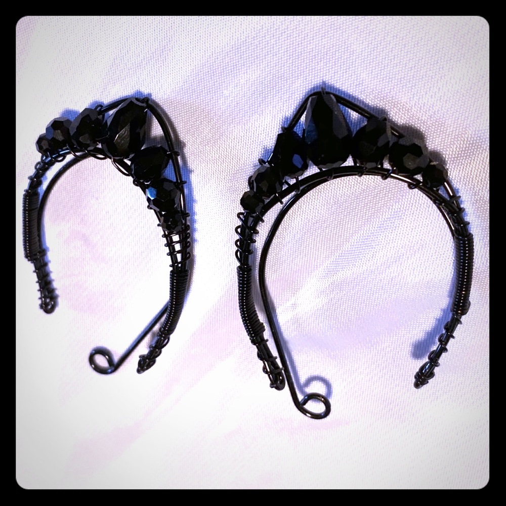 Black beaded Ear cuff